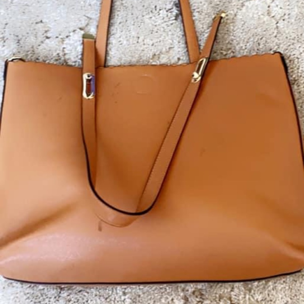 Medium tote. Great condition